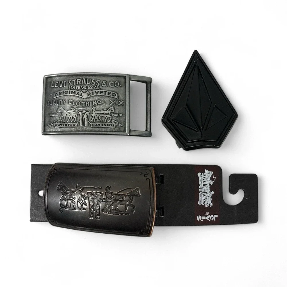 BELT BUCKLE LOT 3 LEVI STRAUSS AND VOLCOM‎